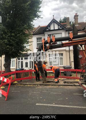 England, London, Central Middlesex Hospital, Pond Ward, Psychische Gesundheit, die Haut eines Patienten wird von Patienten beeinflusst, die auf der Station dampfen und Säure verursachen. Stockfoto