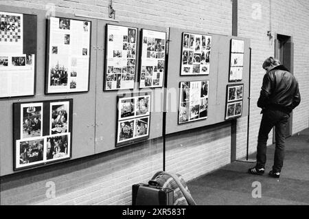 Fotoausstellung, Hochofen-Schachturnier, 14-01-1983, Whizgle Dutch News: Historische Bilder zugeschnitten auf die Zukunft. Erkunden Sie die Vergangenheit der Niederlande mit modernen Perspektiven durch Bilder von niederländischen Agenturen. Verbinden der Ereignisse von gestern mit den Erkenntnissen von morgen. Begeben Sie sich auf eine zeitlose Reise mit Geschichten, die unsere Zukunft prägen. Stockfoto