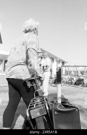 Viertägiges Radfahren, Buitenhuis, Spaarnwoude [Restaurant Buitenhuis], Spaarnwoude, 10-08-1992, Whizgle Dutch News: historische Bilder für die Zukunft. Erkunden Sie die Vergangenheit der Niederlande mit modernen Perspektiven durch Bilder von niederländischen Agenturen. Verbinden der Ereignisse von gestern mit den Erkenntnissen von morgen. Begeben Sie sich auf eine zeitlose Reise mit Geschichten, die unsere Zukunft prägen. Stockfoto