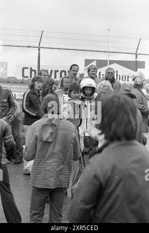 Motorradrennen 500 ccm - 750 ccm Zandvoort: Wil Hartog (3), Motorräder, Motorradrennen, 20-06-1976, Whizgle Dutch News: Historische Bilder zugeschnitten auf die Zukunft. Erkunden Sie die Vergangenheit der Niederlande mit modernen Perspektiven durch Bilder von niederländischen Agenturen. Verbinden der Ereignisse von gestern mit den Erkenntnissen von morgen. Begeben Sie sich auf eine zeitlose Reise mit Geschichten, die unsere Zukunft prägen. Stockfoto