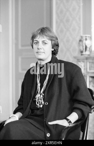 Deputy Mrs. De Boer, Provincial Executive, 11. 11. 11. 1987, Whizgle Dutch News: Historical Images Tailored for the Future. Erkunden Sie die Vergangenheit der Niederlande mit modernen Perspektiven durch Bilder von niederländischen Agenturen. Verbinden der Ereignisse von gestern mit den Erkenntnissen von morgen. Begeben Sie sich auf eine zeitlose Reise mit Geschichten, die unsere Zukunft prägen. Stockfoto