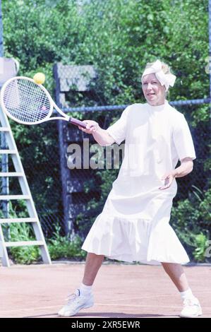 Ladies Day, Tennis, Santpoort, Santpoort, 19.06.1996, Whizgle Dutch News: historische Bilder für die Zukunft. Erkunden Sie die Vergangenheit der Niederlande mit modernen Perspektiven durch Bilder von niederländischen Agenturen. Verbinden der Ereignisse von gestern mit den Erkenntnissen von morgen. Begeben Sie sich auf eine zeitlose Reise mit Geschichten, die unsere Zukunft prägen. Stockfoto