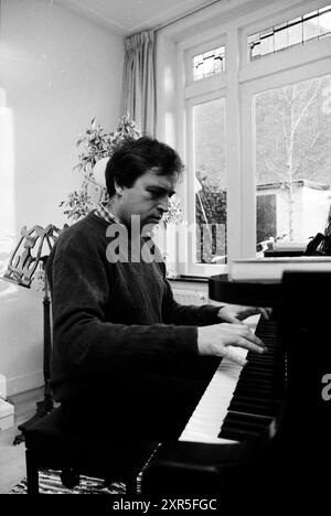 Pianist Wim Leising, 21.01.1997, Whizgle Dutch News: Historical Images Tailored for the Future. Erkunden Sie die Vergangenheit der Niederlande mit modernen Perspektiven durch Bilder von niederländischen Agenturen. Verbinden der Ereignisse von gestern mit den Erkenntnissen von morgen. Begeben Sie sich auf eine zeitlose Reise mit Geschichten, die unsere Zukunft prägen. Stockfoto