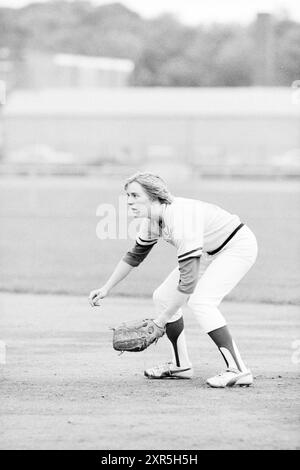 Terrasvogels - HCAW, Softball, 01-09-1985, Whizgle Dutch News: Historical Images Tailored for the Future. Erkunden Sie die Vergangenheit der Niederlande mit modernen Perspektiven durch Bilder von niederländischen Agenturen. Verbinden der Ereignisse von gestern mit den Erkenntnissen von morgen. Begeben Sie sich auf eine zeitlose Reise mit Geschichten, die unsere Zukunft prägen. Stockfoto