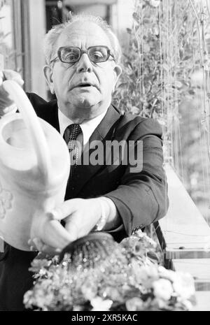 Herr Brosens zur Kritik an Bischof Bomers, Personen, römisch-katholische Kirche, 02-07-1987, Whizgle Dutch News: Historische Bilder zugeschnitten auf die Zukunft. Erkunden Sie die Vergangenheit der Niederlande mit modernen Perspektiven durch Bilder von niederländischen Agenturen. Verbinden der Ereignisse von gestern mit den Erkenntnissen von morgen. Begeben Sie sich auf eine zeitlose Reise mit Geschichten, die unsere Zukunft prägen. Stockfoto