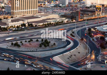 Nehmen Sie die Abfahrt 38B auf der I-15 in Richtung Süden, und überqueren Sie die Flamingo Rd In Las Vegas, Nevada, um 2006. Stockfoto