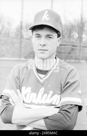 Bloemendaal Team and Heads, Baseball, Baseball Kinheim, 12-03-1988, Whizgle Dutch News: Historical Images Tailored for the Future. Erkunden Sie die Vergangenheit der Niederlande mit modernen Perspektiven durch Bilder von niederländischen Agenturen. Verbinden der Ereignisse von gestern mit den Erkenntnissen von morgen. Begeben Sie sich auf eine zeitlose Reise mit Geschichten, die unsere Zukunft prägen. Stockfoto