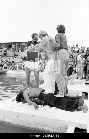 Miss Beach Election Zandvoort II, Zandvoort, Zandvoort, 08-08-1981, Whizgle Dutch News: Historische Bilder zugeschnitten auf die Zukunft. Erkunden Sie die Vergangenheit der Niederlande mit modernen Perspektiven durch Bilder von niederländischen Agenturen. Verbinden der Ereignisse von gestern mit den Erkenntnissen von morgen. Begeben Sie sich auf eine zeitlose Reise mit Geschichten, die unsere Zukunft prägen. Stockfoto
