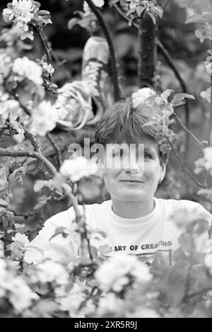 Marianne van der Linde Marathon, 10. 05. 1994, Whizgle Dutch News: Historische Bilder für die Zukunft. Erkunden Sie die Vergangenheit der Niederlande mit modernen Perspektiven durch Bilder von niederländischen Agenturen. Verbinden der Ereignisse von gestern mit den Erkenntnissen von morgen. Begeben Sie sich auf eine zeitlose Reise mit Geschichten, die unsere Zukunft prägen. Stockfoto