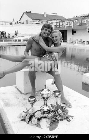 Miss Beach Election Zandvoort II, Miss Election, Zandvoort, Zandvoort, 08-08-1981, Whizgle Dutch News: historische Bilder für die Zukunft. Erkunden Sie die Vergangenheit der Niederlande mit modernen Perspektiven durch Bilder von niederländischen Agenturen. Verbinden der Ereignisse von gestern mit den Erkenntnissen von morgen. Begeben Sie sich auf eine zeitlose Reise mit Geschichten, die unsere Zukunft prägen. Stockfoto