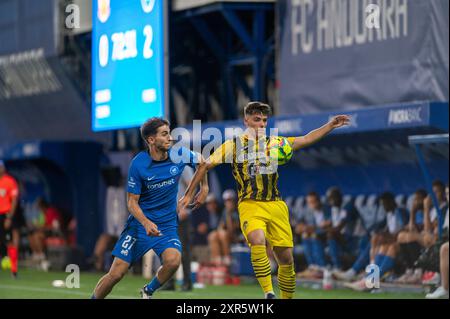 Andorra La Vella, Andorra: 8. August 2024: ADAM MARHIEV von RIGAS FS LVA und Victor Tellado Garcia von UE Santa Coloma ANDkonkurrieren um den Ball mit Stockfoto