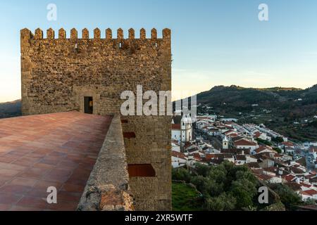 Panoramablick auf die mittelalterliche Stadt Castelo de Vide in Alentejo, Portugal. Stockfoto