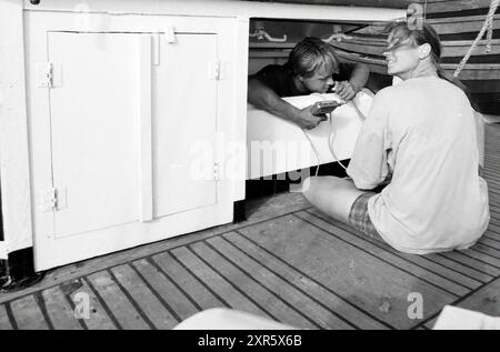 Segeltour mit dem Schoner Te Vega, Scheveningen, 15-08-1990, Whizgle Dutch News: Historische Bilder zugeschnitten auf die Zukunft. Erkunden Sie die Vergangenheit der Niederlande mit modernen Perspektiven durch Bilder von niederländischen Agenturen. Verbinden der Ereignisse von gestern mit den Erkenntnissen von morgen. Begeben Sie sich auf eine zeitlose Reise mit Geschichten, die unsere Zukunft prägen. Stockfoto