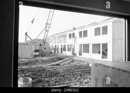 Complex Housing in Construction, 11.07.1978, Whizgle Dutch News: Historische Bilder für die Zukunft. Erkunden Sie die Vergangenheit der Niederlande mit modernen Perspektiven durch Bilder von niederländischen Agenturen. Verbinden der Ereignisse von gestern mit den Erkenntnissen von morgen. Begeben Sie sich auf eine zeitlose Reise mit Geschichten, die unsere Zukunft prägen. Stockfoto