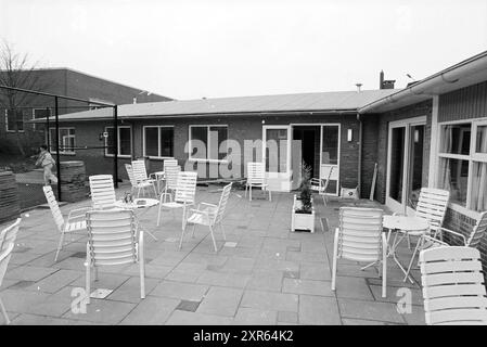 Tennisverein Clubhouse, 00-04-1989, Whizgle Dutch News: Historical Images Tailored for the Future. Erkunden Sie die Vergangenheit der Niederlande mit modernen Perspektiven durch Bilder von niederländischen Agenturen. Verbinden der Ereignisse von gestern mit den Erkenntnissen von morgen. Begeben Sie sich auf eine zeitlose Reise mit Geschichten, die unsere Zukunft prägen. Stockfoto