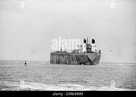 Aussegeln [...], IJmuiden, Schiffe, IJmuiden, Niederlande, 12.01.1981, Whizgle Dutch News: Historical Images Tailored for the Future. Erkunden Sie die Vergangenheit der Niederlande mit modernen Perspektiven durch Bilder von niederländischen Agenturen. Verbinden der Ereignisse von gestern mit den Erkenntnissen von morgen. Begeben Sie sich auf eine zeitlose Reise mit Geschichten, die unsere Zukunft prägen. Stockfoto