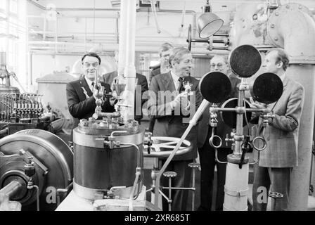 Eröffnung der Dampfpumpenstation auf halbem Weg durch Prince Claus, Eröffnung, Eröffnung, Inbetriebnahme, Dampfpumpenstation und Dampfpumpenstation, Halfweg, 10-06-1987, Whizgle Dutch News: Historische Bilder zugeschnitten auf die Zukunft. Erkunden Sie die Vergangenheit der Niederlande mit modernen Perspektiven durch Bilder von niederländischen Agenturen. Verbinden der Ereignisse von gestern mit den Erkenntnissen von morgen. Begeben Sie sich auf eine zeitlose Reise mit Geschichten, die unsere Zukunft prägen. Stockfoto