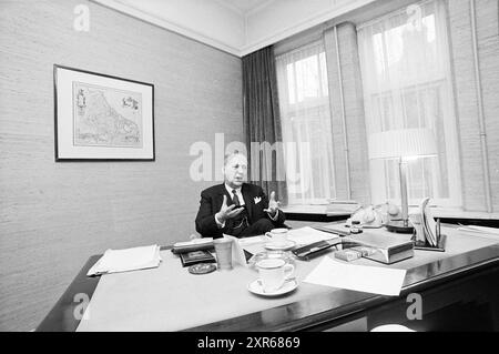 Porträt-Burg. Johannes Baron van Knobelsdorff, Sassenheim, 28.12.1973, Whizgle Dutch News: Historische Bilder zugeschnitten auf die Zukunft. Erkunden Sie die Vergangenheit der Niederlande mit modernen Perspektiven durch Bilder von niederländischen Agenturen. Verbinden der Ereignisse von gestern mit den Erkenntnissen von morgen. Begeben Sie sich auf eine zeitlose Reise mit Geschichten, die unsere Zukunft prägen. Stockfoto