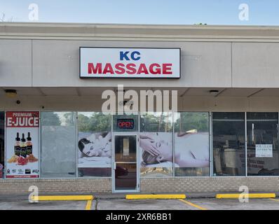 Houston, Texas, USA 23. 06. 2024: KC Massage Business Außengeschäft. Stockfoto