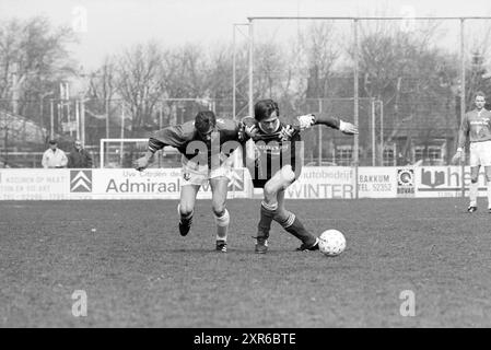 Vitesse '22 - Stormvogels, 25. 03. 1995, Whizgle Dutch News: Historical Images Tailored for the Future. Erkunden Sie die Vergangenheit der Niederlande mit modernen Perspektiven durch Bilder von niederländischen Agenturen. Verbinden der Ereignisse von gestern mit den Erkenntnissen von morgen. Begeben Sie sich auf eine zeitlose Reise mit Geschichten, die unsere Zukunft prägen. Stockfoto