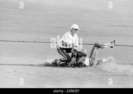 Softball, Sparks - Terrasvogels, 10-06-1994, Whizgle Dutch News: Historical Images Tailored for the Future. Erkunden Sie die Vergangenheit der Niederlande mit modernen Perspektiven durch Bilder von niederländischen Agenturen. Verbinden der Ereignisse von gestern mit den Erkenntnissen von morgen. Begeben Sie sich auf eine zeitlose Reise mit Geschichten, die unsere Zukunft prägen. Stockfoto