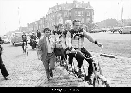 Radsportteam Goudsmit Hof, Portrait Eddy Merckx, Portraits Belgian Cycling Team, 27-06-1972, Whizgle Dutch News: Historische Bilder für die Zukunft. Erkunden Sie die Vergangenheit der Niederlande mit modernen Perspektiven durch Bilder von niederländischen Agenturen. Verbinden der Ereignisse von gestern mit den Erkenntnissen von morgen. Begeben Sie sich auf eine zeitlose Reise mit Geschichten, die unsere Zukunft prägen. Stockfoto