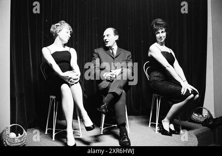 New Cabaret 1963, Adam and Eve, 'Hüte dich vor Eves', Cabaret, 06-01-1963, Whizgle Dutch News: historische Bilder für die Zukunft. Erkunden Sie die Vergangenheit der Niederlande mit modernen Perspektiven durch Bilder von niederländischen Agenturen. Verbinden der Ereignisse von gestern mit den Erkenntnissen von morgen. Begeben Sie sich auf eine zeitlose Reise mit Geschichten, die unsere Zukunft prägen. Stockfoto