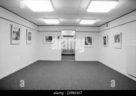 Ausstellungsübersicht NMB Zandvoort Passage, Exhibitions, Zandvoort, 29-05-1986, Whizgle Dutch News: Historische Bilder zugeschnitten auf die Zukunft. Erkunden Sie die Vergangenheit der Niederlande mit modernen Perspektiven durch Bilder von niederländischen Agenturen. Verbinden der Ereignisse von gestern mit den Erkenntnissen von morgen. Begeben Sie sich auf eine zeitlose Reise mit Geschichten, die unsere Zukunft prägen. Stockfoto