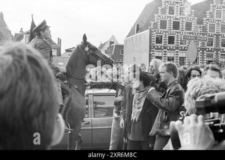 Antifaschismus Manifestation Zero, Manifestation, 19-09-1987, Whizgle Dutch News: Historical Images Tailored for the Future. Erkunden Sie die Vergangenheit der Niederlande mit modernen Perspektiven durch Bilder von niederländischen Agenturen. Verbinden der Ereignisse von gestern mit den Erkenntnissen von morgen. Begeben Sie sich auf eine zeitlose Reise mit Geschichten, die unsere Zukunft prägen. Stockfoto