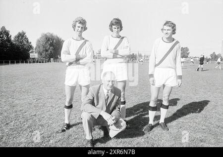 Fa. Vessies TYBB Renova, Fußball, 24.09.1972, Whizgle Dutch News: Historische Bilder für die Zukunft. Erkunden Sie die Vergangenheit der Niederlande mit modernen Perspektiven durch Bilder von niederländischen Agenturen. Verbinden der Ereignisse von gestern mit den Erkenntnissen von morgen. Begeben Sie sich auf eine zeitlose Reise mit Geschichten, die unsere Zukunft prägen. Stockfoto