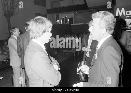 S/W und Color Euro Drugstore Day Utrecht (Komma), Meetings, Utrecht, 11-06-1979, Whizgle Dutch News: Historische Bilder zugeschnitten auf die Zukunft. Erkunden Sie die Vergangenheit der Niederlande mit modernen Perspektiven durch Bilder von niederländischen Agenturen. Verbinden der Ereignisse von gestern mit den Erkenntnissen von morgen. Begeben Sie sich auf eine zeitlose Reise mit Geschichten, die unsere Zukunft prägen. Stockfoto