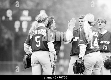 Softball: Terrasvogels - Sparks, Haarlem, Niederlande, 17-05-1996, Whizgle Dutch News: Historische Bilder zugeschnitten auf die Zukunft. Erkunden Sie die Vergangenheit der Niederlande mit modernen Perspektiven durch Bilder von niederländischen Agenturen. Verbinden der Ereignisse von gestern mit den Erkenntnissen von morgen. Begeben Sie sich auf eine zeitlose Reise mit Geschichten, die unsere Zukunft prägen. Stockfoto