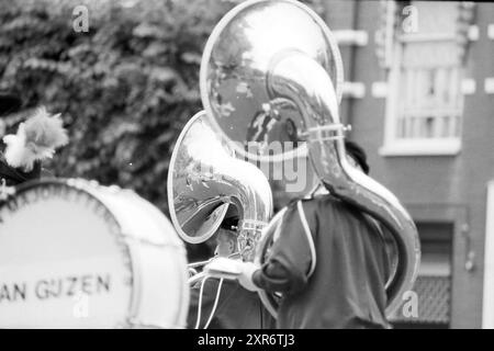 Jährlicher Wettbewerb März der Musiker Haarlem: Drum and Majorette Corps Jan Gijzen aus Haarlem, Haarlem, Niederlande, 10.-06-1990, Whizgle Dutch News: Historische Bilder zugeschnitten auf die Zukunft. Erkunden Sie die Vergangenheit der Niederlande mit modernen Perspektiven durch Bilder von niederländischen Agenturen. Verbinden der Ereignisse von gestern mit den Erkenntnissen von morgen. Begeben Sie sich auf eine zeitlose Reise mit Geschichten, die unsere Zukunft prägen. Stockfoto