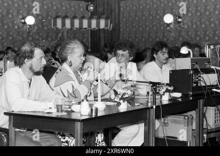 Gesangsfestival in Zijlpoort, Gesangschöre, 01-05-1988, Whizgle Dutch News: Historical Images Tailored for the Future. Erkunden Sie die Vergangenheit der Niederlande mit modernen Perspektiven durch Bilder von niederländischen Agenturen. Verbinden der Ereignisse von gestern mit den Erkenntnissen von morgen. Begeben Sie sich auf eine zeitlose Reise mit Geschichten, die unsere Zukunft prägen. Stockfoto
