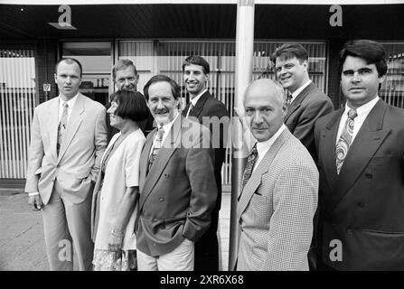 Gruppenfoto, van Vliet, 22.05.1995, Whizgle Dutch News: Historical Images Tailored for the Future. Erkunden Sie die Vergangenheit der Niederlande mit modernen Perspektiven durch Bilder von niederländischen Agenturen. Verbinden der Ereignisse von gestern mit den Erkenntnissen von morgen. Begeben Sie sich auf eine zeitlose Reise mit Geschichten, die unsere Zukunft prägen. Stockfoto