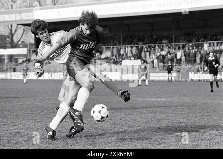 Fußball HFC Haarlem - FC den Bosch, Haarlem, Niederlande, 05-03-1989, Whizgle Dutch News: Historische Bilder zugeschnitten auf die Zukunft. Erkunden Sie die Vergangenheit der Niederlande mit modernen Perspektiven durch Bilder von niederländischen Agenturen. Verbinden der Ereignisse von gestern mit den Erkenntnissen von morgen. Begeben Sie sich auf eine zeitlose Reise mit Geschichten, die unsere Zukunft prägen. Stockfoto