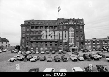 Außenansicht Huis ter duin Noordwijk, Außenansicht, Noordwijk, Koningin Astrid Boulevard, 17-04-1973, Whizgle Dutch News: historische Bilder für die Zukunft. Erkunden Sie die Vergangenheit der Niederlande mit modernen Perspektiven durch Bilder von niederländischen Agenturen. Verbinden der Ereignisse von gestern mit den Erkenntnissen von morgen. Begeben Sie sich auf eine zeitlose Reise mit Geschichten, die unsere Zukunft prägen. Stockfoto