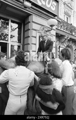 Drücken Sie Konf. Russischer Staatszirkus in Carré, Amsterdam, mit Clown Popov, Circus, Amsterdam, Niederlande, 30-07-1979, Whizgle Dutch News: historische Bilder für die Zukunft. Erkunden Sie die Vergangenheit der Niederlande mit modernen Perspektiven durch Bilder von niederländischen Agenturen. Verbinden der Ereignisse von gestern mit den Erkenntnissen von morgen. Begeben Sie sich auf eine zeitlose Reise mit Geschichten, die unsere Zukunft prägen. Stockfoto