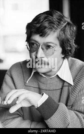 Portrait Mr. Wolterbeek, Portraits, 01-12-1981, Whizgle Dutch News: Historical Images Tailored for the Future. Erkunden Sie die Vergangenheit der Niederlande mit modernen Perspektiven durch Bilder von niederländischen Agenturen. Verbinden der Ereignisse von gestern mit den Erkenntnissen von morgen. Begeben Sie sich auf eine zeitlose Reise mit Geschichten, die unsere Zukunft prägen. Stockfoto