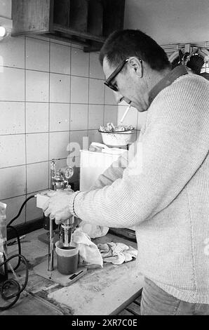 Rep. Oil Drilling Haarlemmermeer, Report, 10-02-1970, Whizgle Dutch News: Historical Images Tailored for the Future. Erkunden Sie die Vergangenheit der Niederlande mit modernen Perspektiven durch Bilder von niederländischen Agenturen. Verbinden der Ereignisse von gestern mit den Erkenntnissen von morgen. Begeben Sie sich auf eine zeitlose Reise mit Geschichten, die unsere Zukunft prägen. Stockfoto