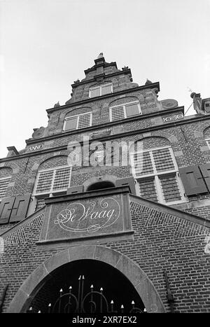 The Town Hall in de Rijp (de Waag), de Rijp, kleine Dam 1, 18-04-1973, Whizgle Dutch News: Historische Bilder zugeschnitten auf die Zukunft. Erkunden Sie die Vergangenheit der Niederlande mit modernen Perspektiven durch Bilder von niederländischen Agenturen. Verbinden der Ereignisse von gestern mit den Erkenntnissen von morgen. Begeben Sie sich auf eine zeitlose Reise mit Geschichten, die unsere Zukunft prägen. Stockfoto