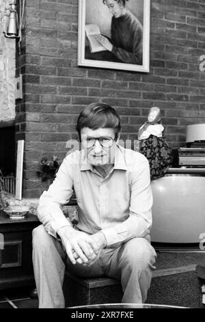 Portrait man, 00-10-1988, Whizgle Dutch News: Historical Images Tailored for the Future. Erkunden Sie die Vergangenheit der Niederlande mit modernen Perspektiven durch Bilder von niederländischen Agenturen. Verbinden der Ereignisse von gestern mit den Erkenntnissen von morgen. Begeben Sie sich auf eine zeitlose Reise mit Geschichten, die unsere Zukunft prägen. Stockfoto