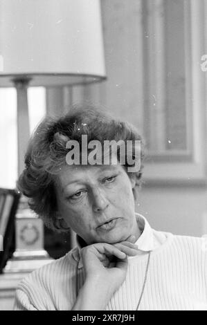 Deputy Mrs. Van Diepen, Provincial Executive, 20-04-1989, Whizgle Dutch News: Historische Bilder für die Zukunft. Erkunden Sie die Vergangenheit der Niederlande mit modernen Perspektiven durch Bilder von niederländischen Agenturen. Verbinden der Ereignisse von gestern mit den Erkenntnissen von morgen. Begeben Sie sich auf eine zeitlose Reise mit Geschichten, die unsere Zukunft prägen. Stockfoto