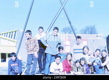 Gr. 8. The IJmuiden Lighthouse, IJmuiden, Niederlande, 06-03-2002, Whizgle Dutch News: Historische Bilder zugeschnitten auf die Zukunft. Erkunden Sie die Vergangenheit der Niederlande mit modernen Perspektiven durch Bilder von niederländischen Agenturen. Verbinden der Ereignisse von gestern mit den Erkenntnissen von morgen. Begeben Sie sich auf eine zeitlose Reise mit Geschichten, die unsere Zukunft prägen. Stockfoto