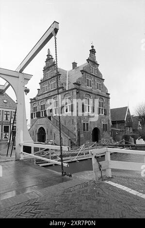 The Town Hall in de Rijp (de Waag), de Rijp, kleine Dam 1, 18-04-1973, Whizgle Dutch News: Historische Bilder zugeschnitten auf die Zukunft. Erkunden Sie die Vergangenheit der Niederlande mit modernen Perspektiven durch Bilder von niederländischen Agenturen. Verbinden der Ereignisse von gestern mit den Erkenntnissen von morgen. Begeben Sie sich auf eine zeitlose Reise mit Geschichten, die unsere Zukunft prägen. Stockfoto