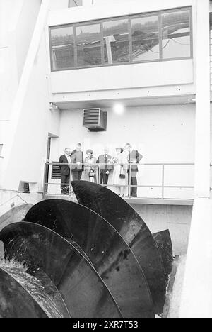 Eröffnung der Pumpstation auf halbem Weg durch Prinzessin Beatrix, Königliche Empfänge und königliche Besuche, Eröffnung, Eröffnung, Eröffnung, Inbetriebnahme, Dampfpumpstation und Dampfpumpstation, 23-11-1977, Whizgle Dutch News: Historische Bilder zugeschnitten auf die Zukunft. Erkunden Sie die Vergangenheit der Niederlande mit modernen Perspektiven durch Bilder von niederländischen Agenturen. Verbinden der Ereignisse von gestern mit den Erkenntnissen von morgen. Begeben Sie sich auf eine zeitlose Reise mit Geschichten, die unsere Zukunft prägen. Stockfoto