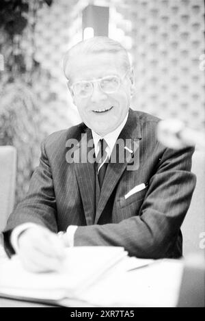 Beverwijk council Chefs, Beverwijk Municipal council, 27-01-1972, Whizgle Dutch News: Historische Bilder zugeschnitten auf die Zukunft. Erkunden Sie die Vergangenheit der Niederlande mit modernen Perspektiven durch Bilder von niederländischen Agenturen. Verbinden der Ereignisse von gestern mit den Erkenntnissen von morgen. Begeben Sie sich auf eine zeitlose Reise mit Geschichten, die unsere Zukunft prägen. Stockfoto