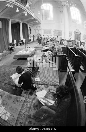 Innenraum der Kirche Moses und Aaron, Amsterdam, Waterlooplein, Niederlande, 28-07-1971, Whizgle Dutch News: historische Bilder für die Zukunft. Erkunden Sie die Vergangenheit der Niederlande mit modernen Perspektiven durch Bilder von niederländischen Agenturen. Verbinden der Ereignisse von gestern mit den Erkenntnissen von morgen. Begeben Sie sich auf eine zeitlose Reise mit Geschichten, die unsere Zukunft prägen. Stockfoto