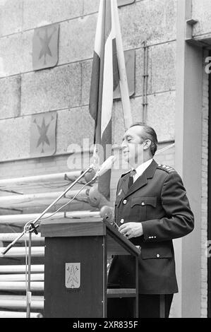 Abschied Bürgermeister Nawijn Juwel. Zandvoort, Bürgermeister, 30-06-1977, Whizgle Dutch News: Historische Bilder zugeschnitten auf die Zukunft. Erkunden Sie die Vergangenheit der Niederlande mit modernen Perspektiven durch Bilder von niederländischen Agenturen. Verbinden der Ereignisse von gestern mit den Erkenntnissen von morgen. Begeben Sie sich auf eine zeitlose Reise mit Geschichten, die unsere Zukunft prägen. Stockfoto