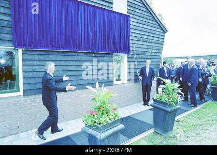 Consort Cruquius Prince Willem-Alexander., Cruquius, 05-06-2002, Whizgle Dutch News: Historical Images Tailored for the Future. Erkunden Sie die Vergangenheit der Niederlande mit modernen Perspektiven durch Bilder von niederländischen Agenturen. Verbinden der Ereignisse von gestern mit den Erkenntnissen von morgen. Begeben Sie sich auf eine zeitlose Reise mit Geschichten, die unsere Zukunft prägen. Stockfoto